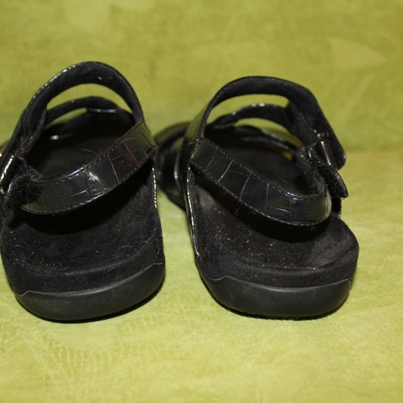 Vionic - Picture 3 of 4